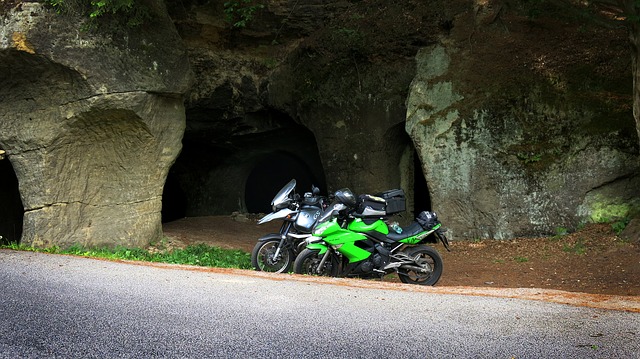 motorky u pekelných dolů